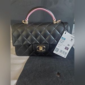 ⭐️ Chanel black pink Mini top handle ⭐️